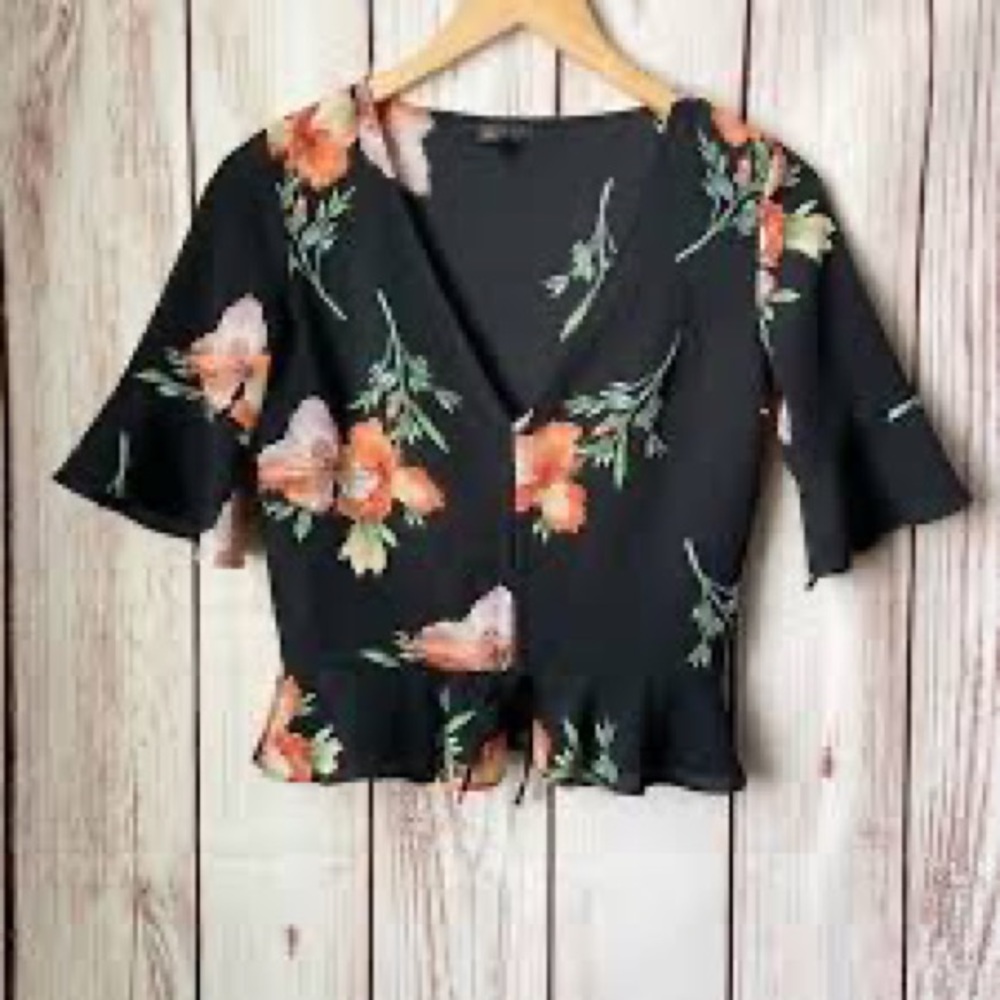 😍Topshop-Top $4.99 shipping! Floral Size 6, great for Spring!